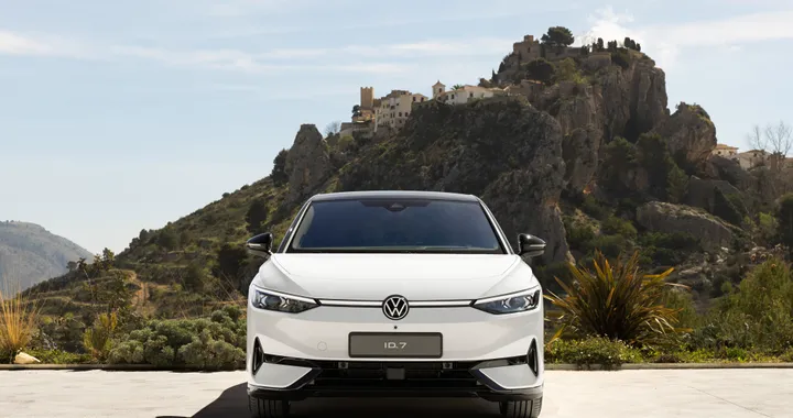 Volkswagen ID. 7, le foto spia della versione station wagon