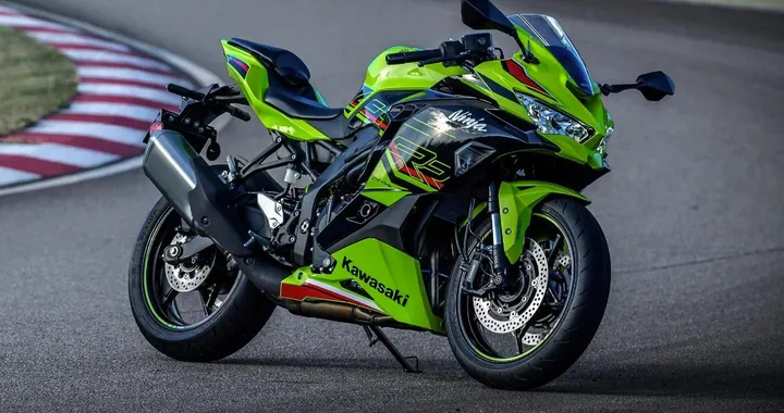 Kawasaki Ninja ZX-4R, ecco la nuova piccola sportiva a 4 cilindri