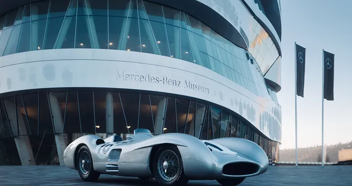 La Mercedes W 196 R di Fangio e Moss venduta all'asta per una cifra record