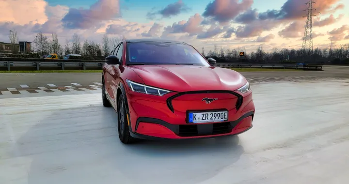 Ford punta sugli aggiornamenti OTA grazie al servizio Power-Up