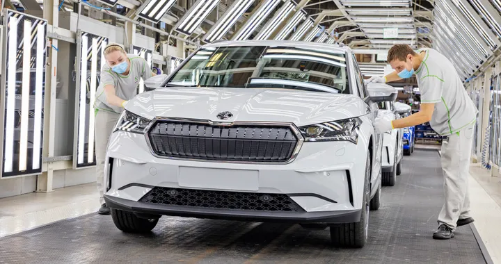 Skoda ENYAQ iV: parte la produzione del SUV elettrico
