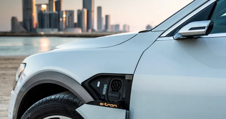 Audi e-tron: il SUV elettrico dialogherà con la casa grazie allo standard EEBUS