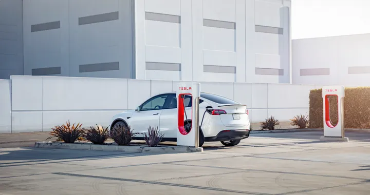 Tesla apre i Supercharger alle altre elettriche in nuovi Paesi europei