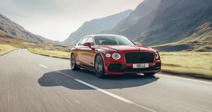 Bentley Flying Spur, adesso anche con il V8