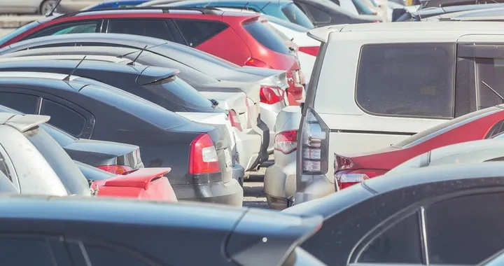 La crisi del mercato auto fa salire i prezzi dell'usato. Osservatorio Autoscout24