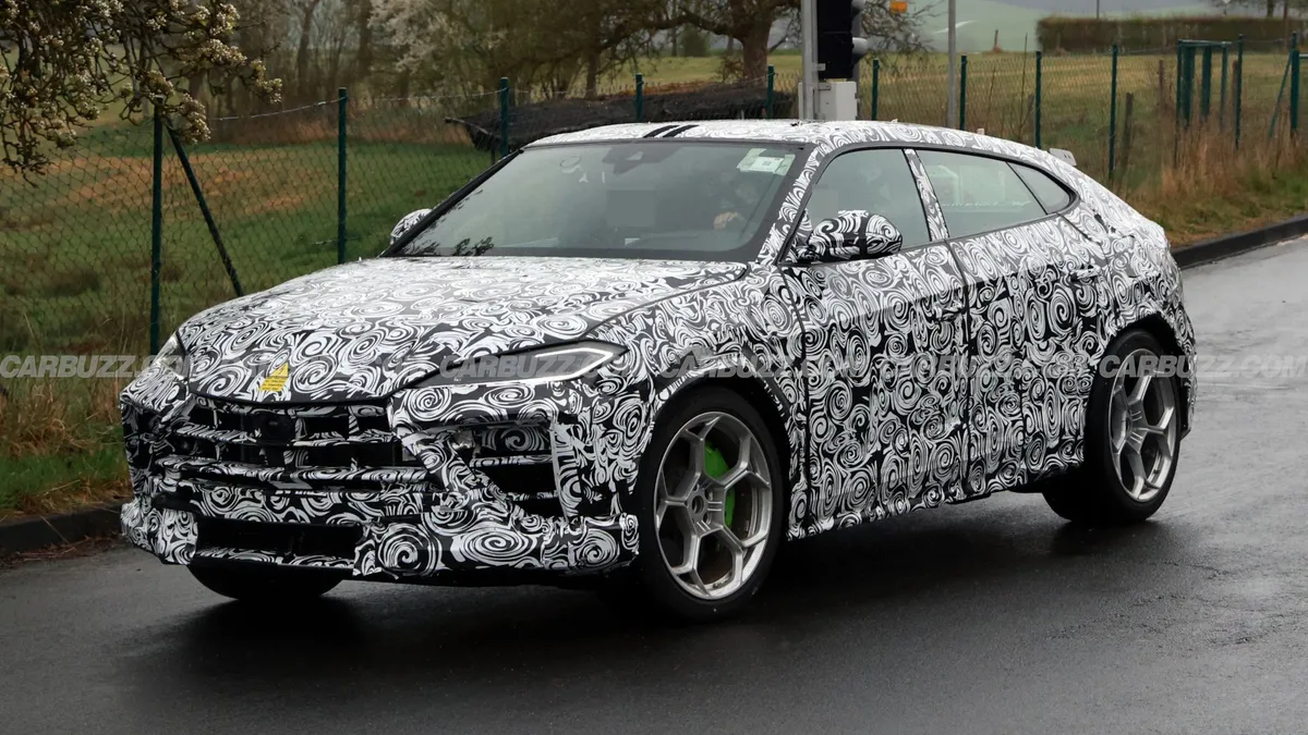 Lamborghini pensa a una Urus più potente: ecco i primi test al Nurburgring
