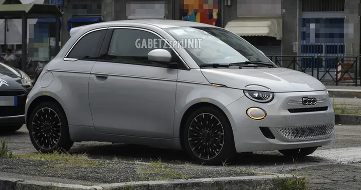 Nuova FIAT 500 ibrida avvistata su strada: ecco le ultime foto spia