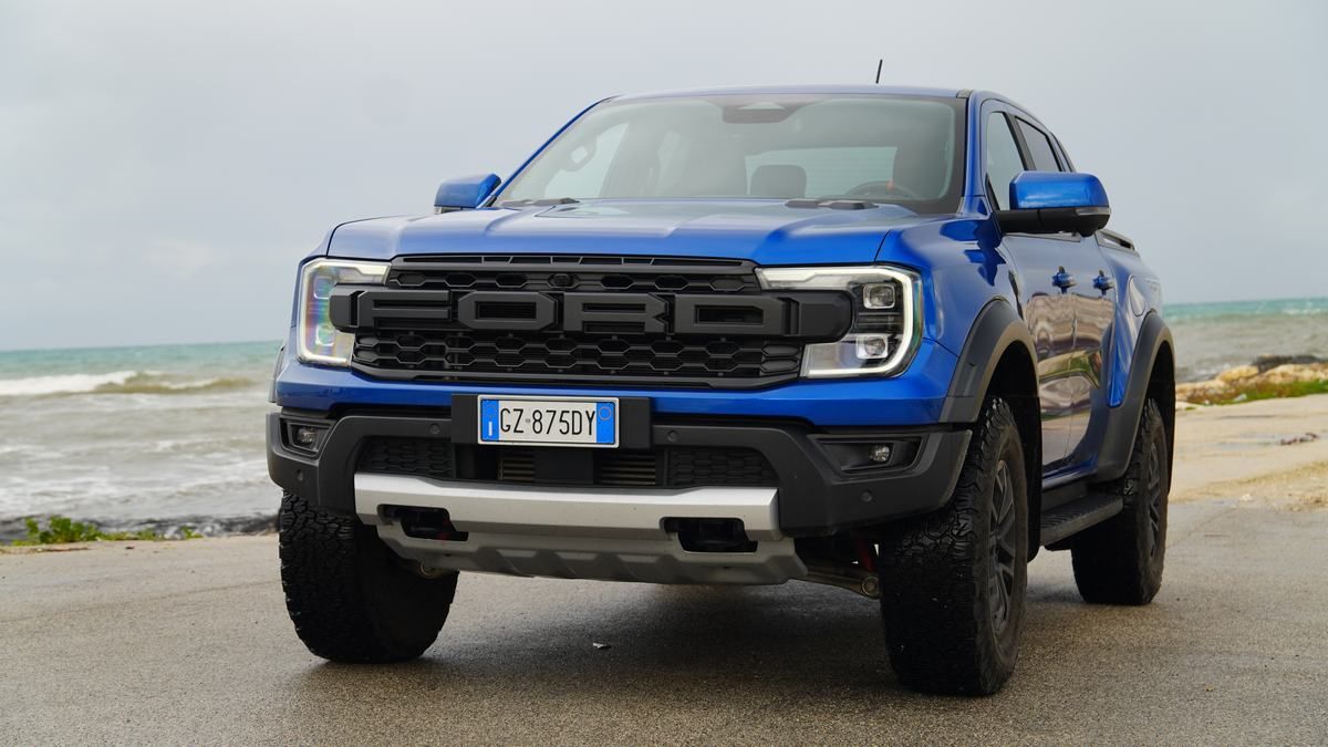Ford Ranger Raptor: il pickup nato per non fermarsi mai | Video