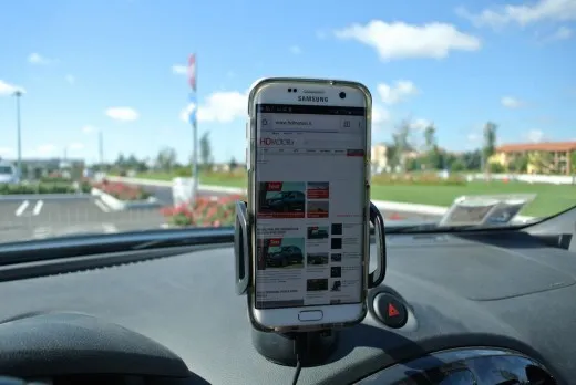 Smartphone in auto e moto: recensione accessori | supporto e ricarica