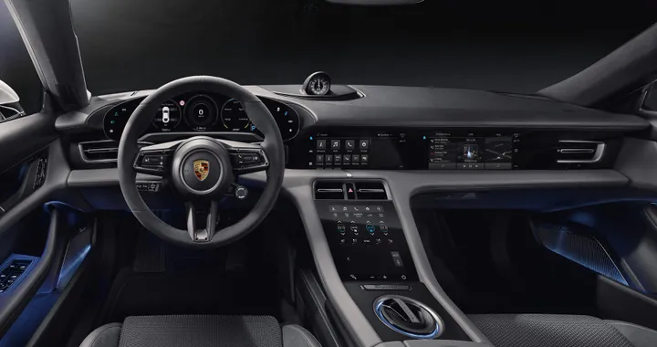 Porsche Taycan, addio alle lancette: ecco l'abitacolo digitale (e sostenibile)