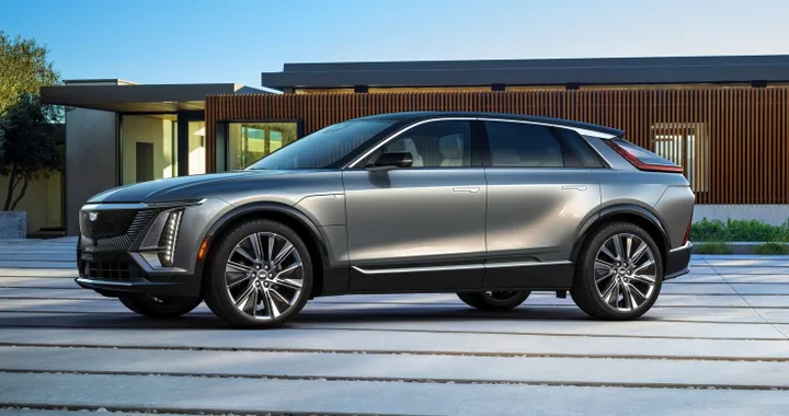 Cadillac Lyriq, primi dettagli della versione con doppio motore