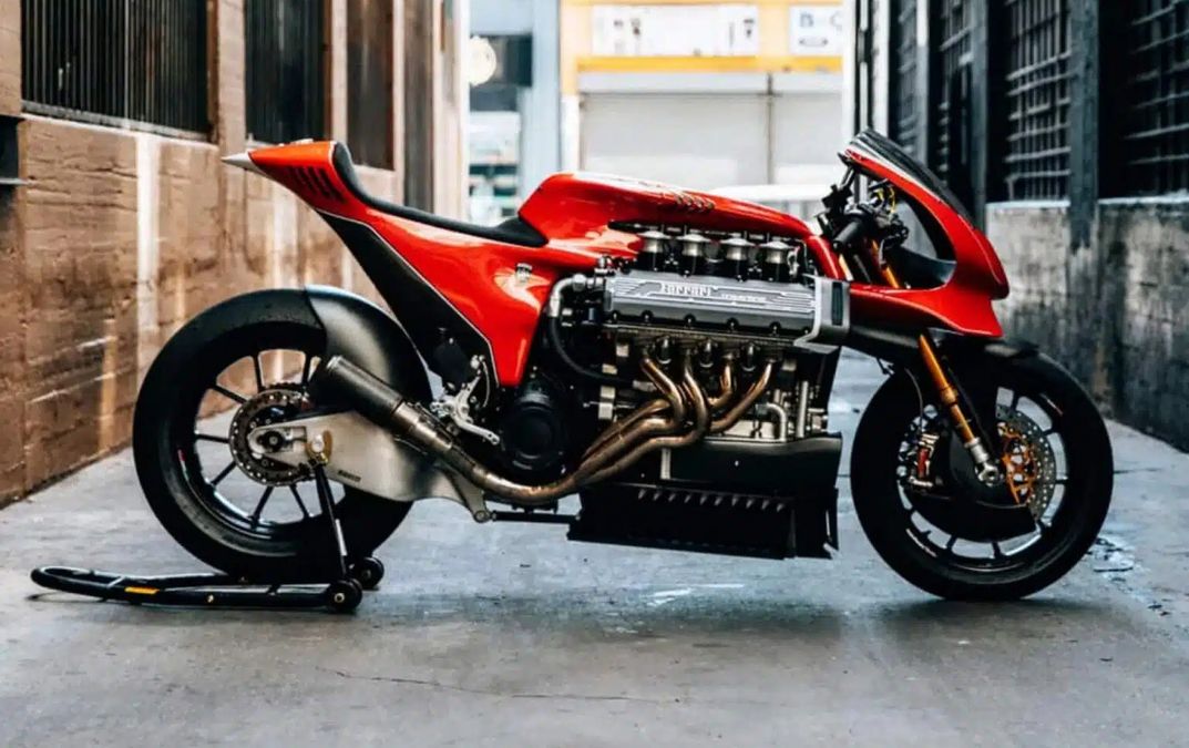 Copertina: HF355: la moto con il V8 Ferrari venduta a oltre mezzo milione di dollari