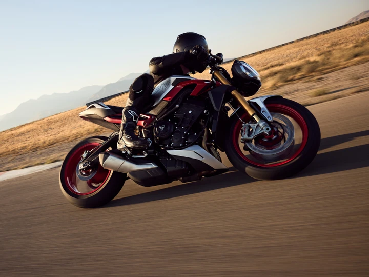 Triumph amplia la gamma Street Triple con le nuove 765 RX e Moto2 Edition