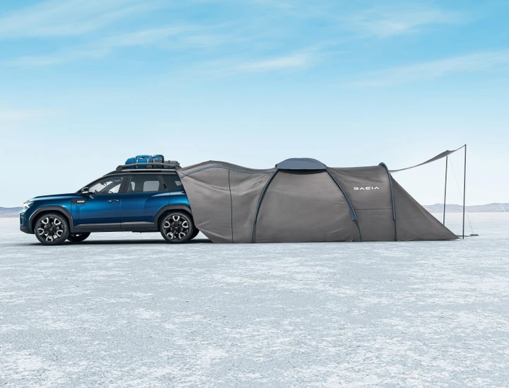 Dacia Bigster punta sull’outdoor: barre modulari e Pack Sleep