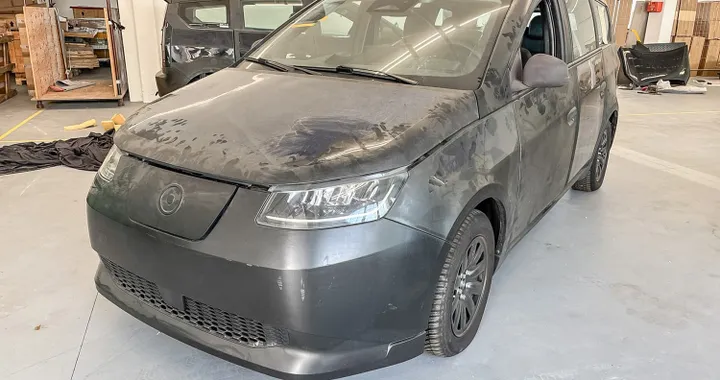 Ricordate l'auto solare di Sono Motors? In vendita i prototipi ad un prezzo stracciato