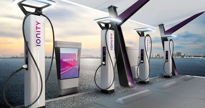 Auto elettriche, quanti punti di ricarica ci saranno nel 2035 in Italia?