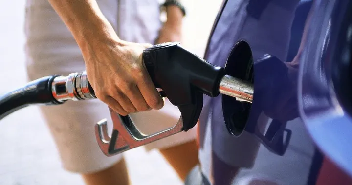 Eni e gli sconti benzina del weekend:100 milioni di litri