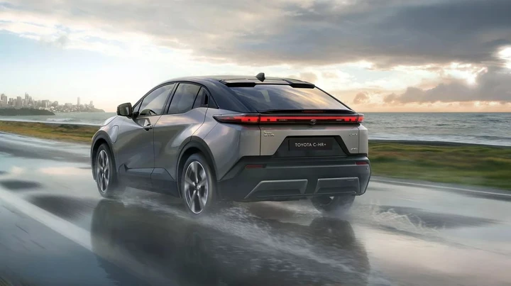 Toyota si arrende all’ennesimo richiamo, problemi per migliaia di C-HR EV