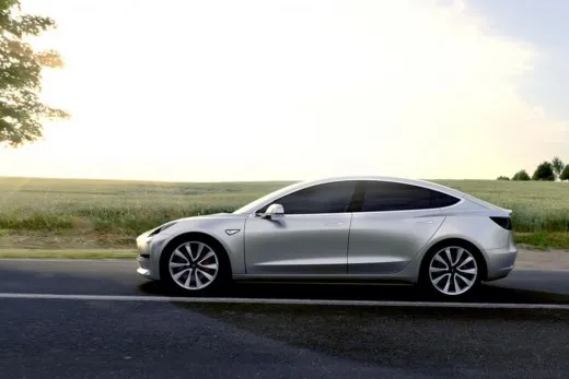 Tesla Model 3: produzione dall'estate, consegne da fine anno