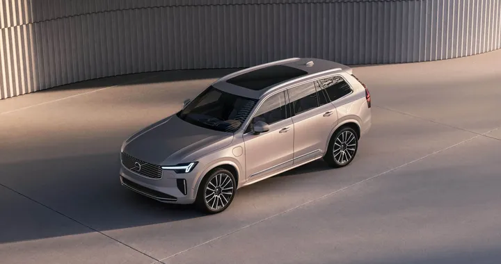 Volvo XC90 si rinnova, ecco come cambia con il restyling. SUV Mild Hybrid e PHEV