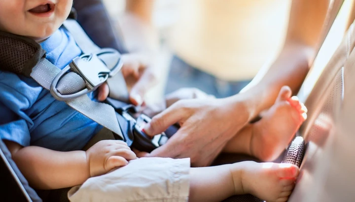 Tesla, più sicurezza per i bambini: un aggiornamento aiuta a non dimenticarli in auto