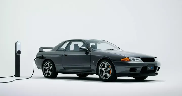 Nissan trasforma la R32 Skyline GT-R in un'auto elettrica