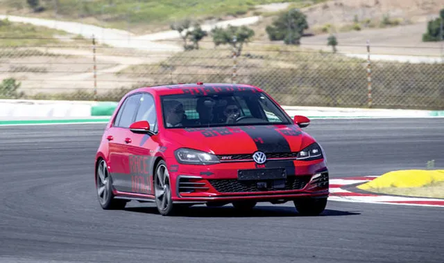 Volkswagen porta l'AI in pista: quattro reti neurali sul circuito di Portimao (PT)