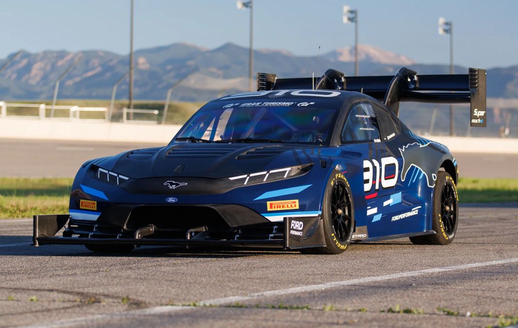 Questa "belva" da gara è estrema in tutto: Ford affronta la Pikes Peak con una Mach-E da oltre 1.400 CV