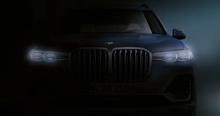 BMW X7: il SUV di lusso mostra il frontale e si prepara al debutto | TEASER