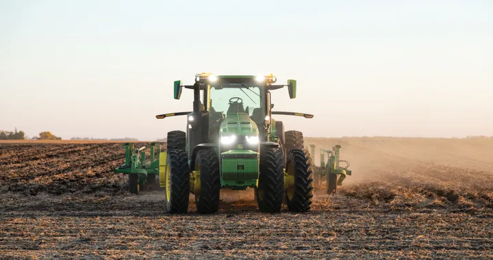 Il trattore completamente autonomo esiste già, è di John Deere e si controlla da un'app