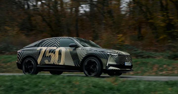 DS 8, fastback elettrica da 750 km di autonomia: le prime immagini ufficiali