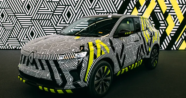 Renault Austral, nuove immagini del SUV. Avrà solo motori elettrificati