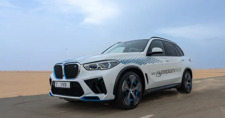 BMW iX5 Hydrogen, per il marchio tedesco il futuro non è solo 100% elettrico