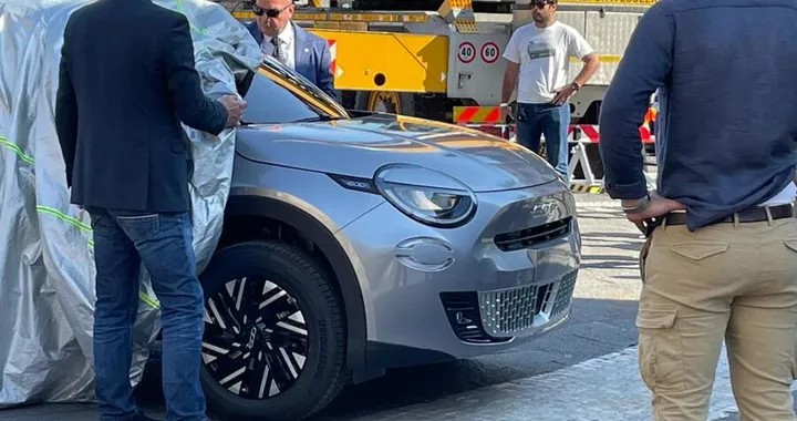 FIAT 600, prime foto degli interni del B-SUV elettrico