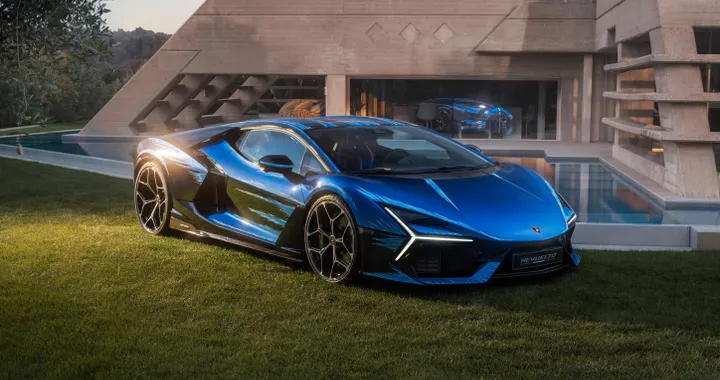 Lamborghini Revuelto, ecco la speciale one-off ispirata al mare della Sardegna