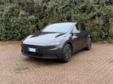 Tesla Model Y Standard: come va su strada la più "essenziale" | Video