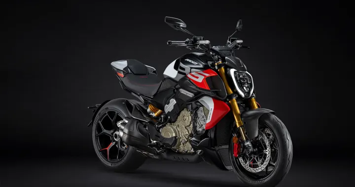 Nuova Ducati Diavel V4 RS, prestazioni senza compromessi: da 0 a 100 km/h in soli 2,5 secondi