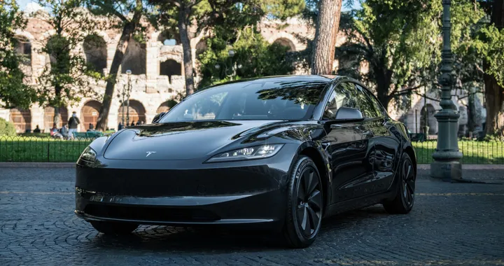 Tesla, a Verona apre il nuovo Tesla Center