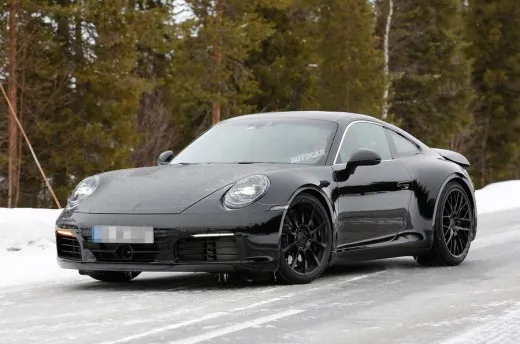 Porsche 911: nel 2019 turbo e ibrido | foto spia