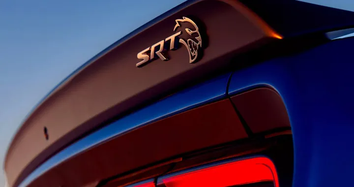 Le auto devono continuare a far rumore. Stellantis riporta in vita il marchio SRT