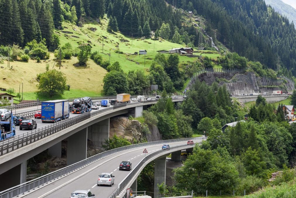 Mancanza di diesel in Svizzera, Berna studia la stretta: autostrade a 80 km/h