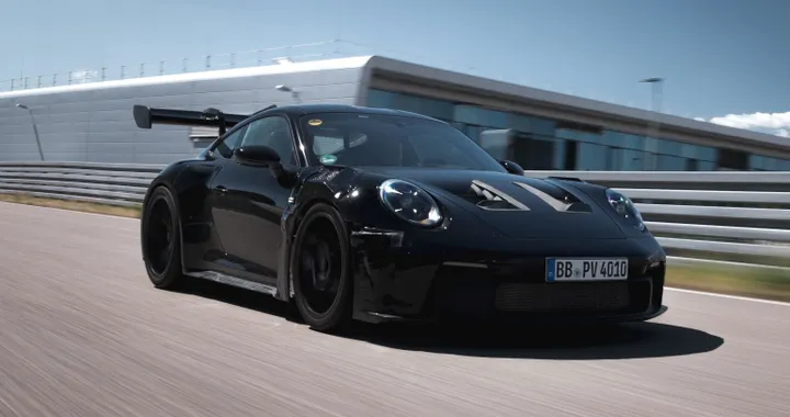 Porsche 911 GT3 RS, si avvicina il debutto della versione più estrema della 911
