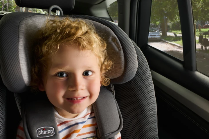Chicco, serve più sicurezza per i bambini in auto: il seggiolino deve essere usato correttamente
