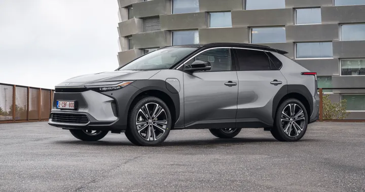Toyota bZ4X, partono gli ordini in Italia del SUV elettrico: ecco il prezzo