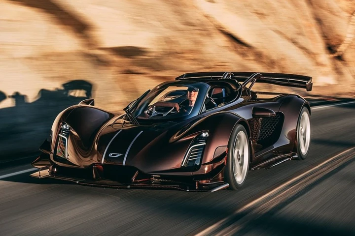 L’auto più estrema al mondo si chiama Czinger 21C Spyder, 1.250 CV e un limite d'altezza