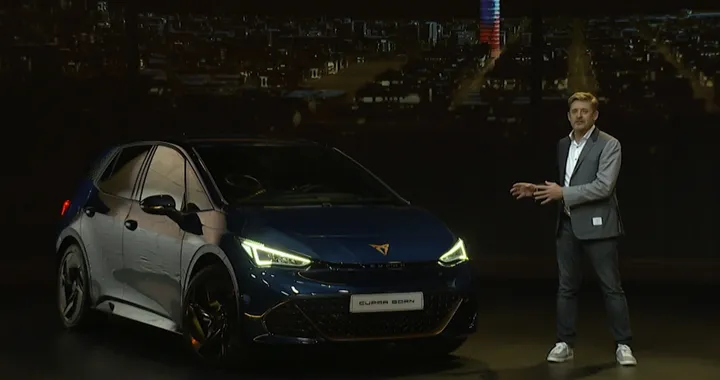 Cupra Born, l'elettrica spagnola si fa vedere durante i test sulla neve