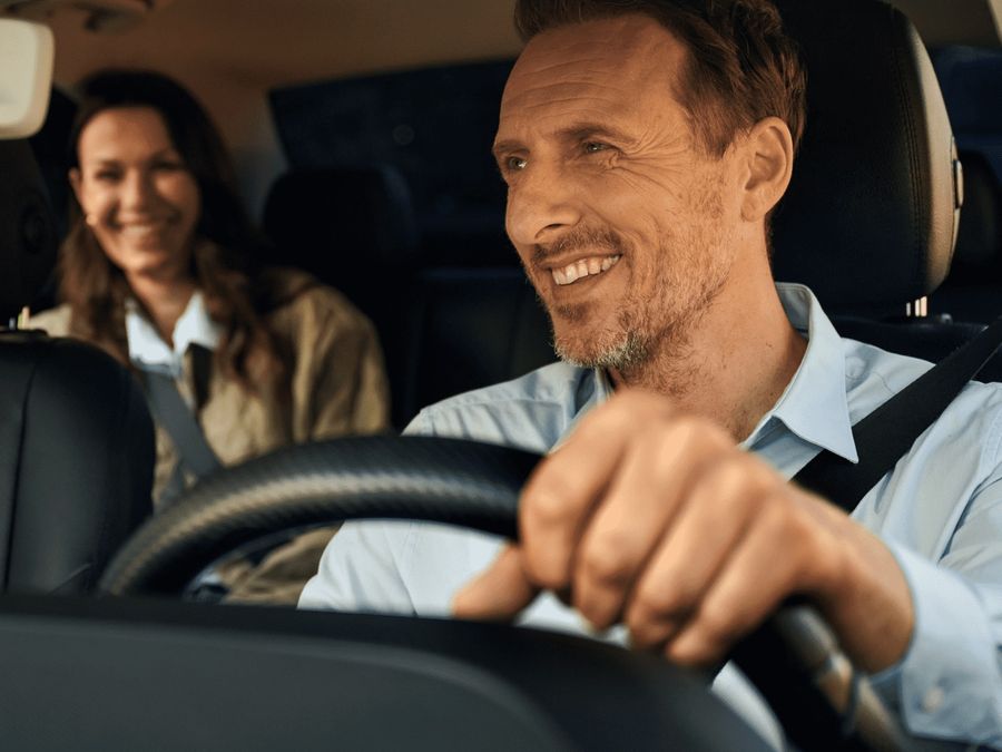 Gli italiani usano quasi solo l’auto, ma cresce l’interesse per alternative sostenibili