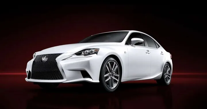 Lexus IS: nuove foto, dettagli e video