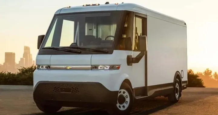 Amazon apre a nuovi fornitori per la flotta elettrica, al via i test di 12 van BrightDrop di General Motors