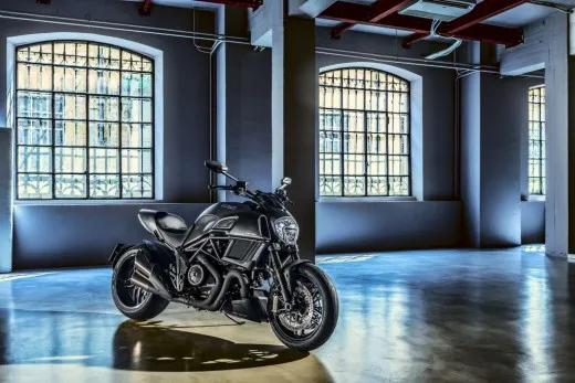 Ducati Diavel Carbon 2016: caratteristiche e video
